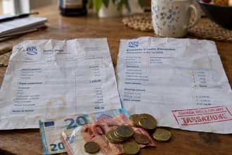 Aumenta la pensione e retribuzione, il Fisco si prende la differenza: quanto incide la tassa invisibile