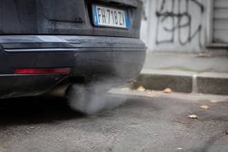 Blocco auto diesel Euro 5, proroga di 1 anno al divieto in Lombardia, Piemonte, Veneto, Emilia: dovr� scattare per forza dal 2027