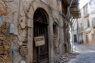Acquistare una casa a 1 euro: i rischi e i costi nascosti in un caso emblematico in Sicilia