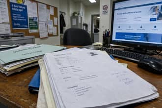 Cosa significa il monito di Draghi per chi ha meno di 40 anni: lavoro, stipendi e prospettive in Italia