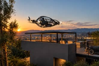 L'auto che vola veramente � gi� nei cieli di Varese creata in Toscana altro che la Tesla Roadster di Elon Musk