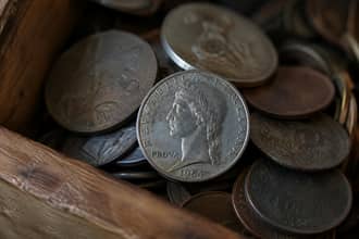 Le 100 lire Minerva che se si trovano tra le vecchie monete valgono fino a 3000 euro: come riconoscerle
