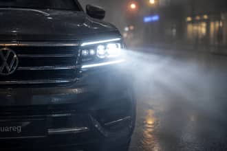 Nebbia in autunno e niente fendinebbia: le nuove auto proteggono lo stesso o si rischia di non veder nulla o quasi