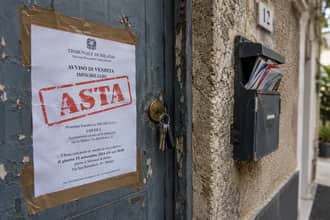 Ogni giorno 204 case finiscono all'asta in Italia, le nuove soluzioni per evitare il pignoramento che spesso funzionano
