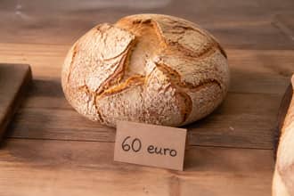 Pane a 60 euro, che in tanti vogliono assaggiare: la ricetta artigianale di una famiglia italiana che ha riscosso grande successo