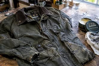 Sembra vecchia e rovinata, ma la giacca Barbour � l'acquisto pi� furbo della stagione: il motivo sorprende