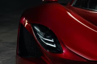 Vale oltre 3 milioni e ne esistono solo 33: la supercar che gira per Torino come nulla fosse senza paura di graffi