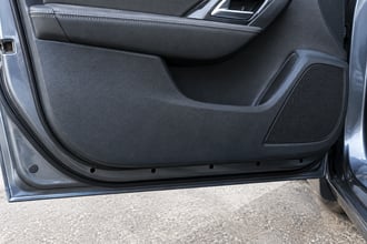 A cosa servono i piccoli fori in fondo alla portiera auto e perch� si devono controllare per evitare danni costosi