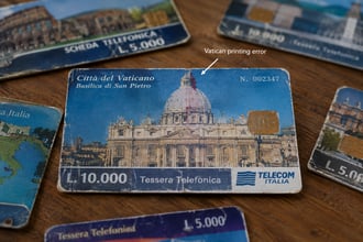 Andrea, il pi� grande collezionista di schede telefoniche con 12mila pezzi e come riconoscere quelle che valgono