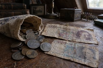 Chi trova vecchie monete o banconote in lire ha 2 strade per guadagnare anche cifre importanti