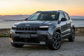 Cosa dice chi possiede e guida una Jeep Avenger il suv pi� venduto in Italia tra elogi e alcuni difetti