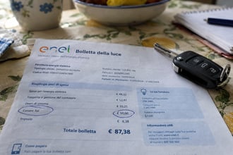 Dopo il bollo auto tocca al canone Rai: come cambia la bolletta della luce con la riforma al Senato degli italiani