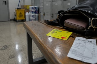 Furti nei supermercati: sparisce una PostePay tra colleghe, questa volta i clienti non c'entrano