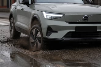 Ho guidato la nuova Volvo XC40 2026, il Suv compatto premium che sfida Audi Q3 e BMW X1: le mie impressioni e pro e contro di ognuna