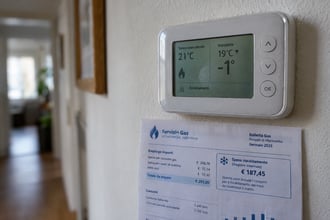 Il termostato un grado in meno vale 95 euro, ma la mossa per risparmiare di pi� su bollette � un'altra per Enea