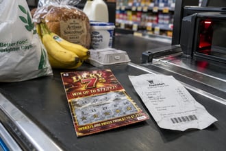 Supermercati regalano la spesa gratis per un anno: come partecipare alle promozioni di Iperal, Conad, Eurospin e MD
