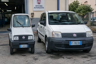 Larga solo 50 cm ma si guida davvero: ecco la Panda pi� stretta del mondo, � italiana e vale il record Guinness
