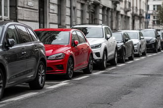 Le auto sono sempre pi� grigie o scure: come incide su sicurezza, sul valore usato e chi ci guadagna davvero
