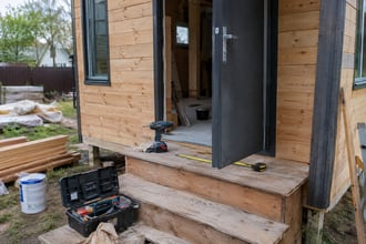 Non avevo mai fatto nulla, sono riuscita a costruire una casa di 22mq e ho speso 37mila euro: 5 errori da evitare