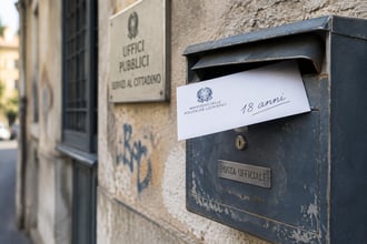 Patto generazionale M5S: 15mila euro a 18 anni, 1000 euro al mese per creativi e altre 10 proposte: i beneficiari e da quando