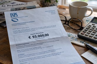 Pensionato attore per 1 giorno, l'INPS dopo 3 anni gli chiede indietro 93mila euro: il verdetto del giudice