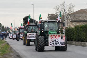 Protesta carburanti si allarga a pi� regioni, famiglie coinvolte e contro altri aumenti di costi: cosa sta succendo