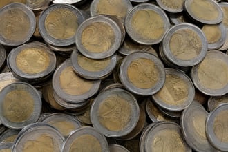 Riceve in resto una moneta da 2 euro rara e la mette su eBay a 2.500 euro: il racconto di Enzo � emblematico