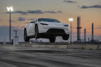 Tesla Roadster, finalmente presentata, non � una auto, arriva perfino a volare: le domande aperte rimangono ancora tante