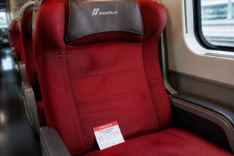 Trenitalia fa pagare le prenotazioni 2 euro da novembre 2026 e abbassa costo abbonamenti: i motivi e come si pu� risparmiare