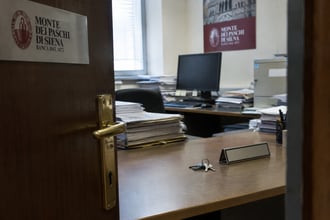 In banca per 33 anni e poi il nulla, a 61anni chiede 235mila euro di danni: un caso che pu� far scuola