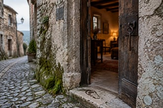 Il paese fantasma in Abruzzo diventato un albergo diffuso di successo: la storia straordinaria di Daniele Kihlgren