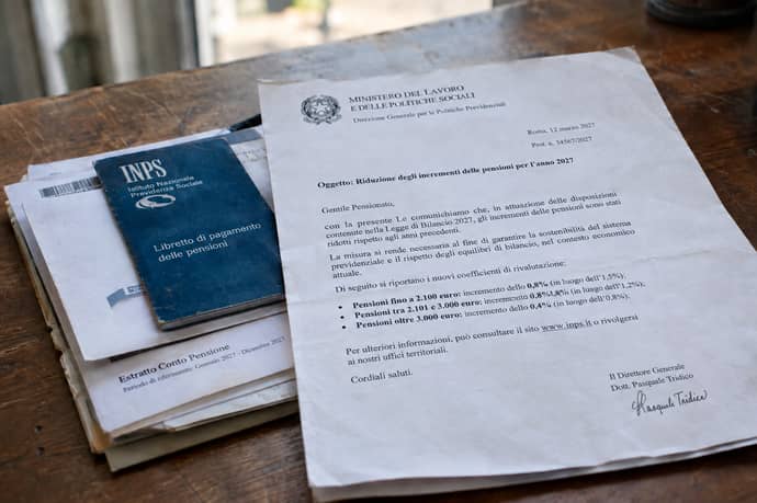 Taglio agli aumenti delle pensioni a gennaio ufficiale in manovra per finanziare riduzione Irpef temporanea