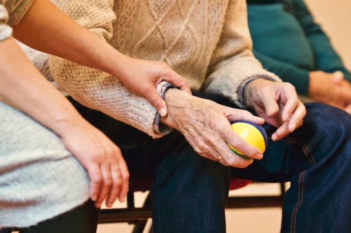Badante non convivente, stipendio lordo e netto medio in base ore a settimana la