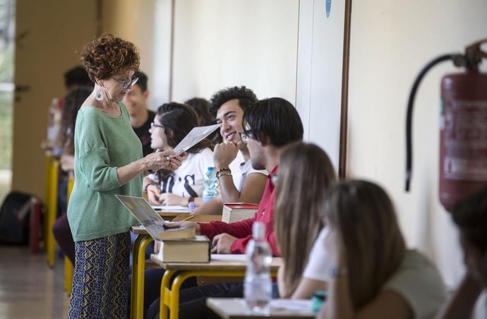 Busta paga docenti, come leggere voci cedolino dello stipendio insegnanti