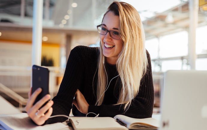 Quali sono i giorni festivi e festivi nel lavoro e quanto si viene pagati in bas