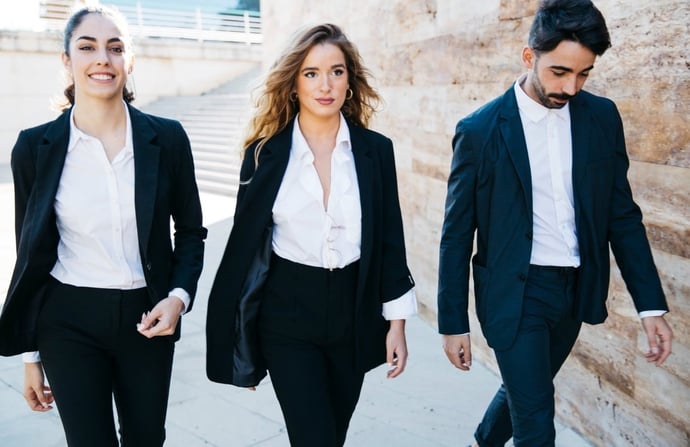 Chi decide l'abbigliamento aziendale? I dipendenti hanno degli obblighi particol