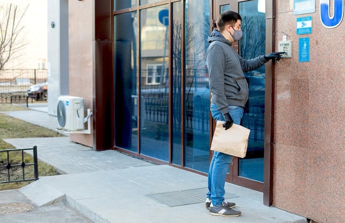 Come cambiare nome e cognome su etichetta sul citofono e chi paga la sostituzion