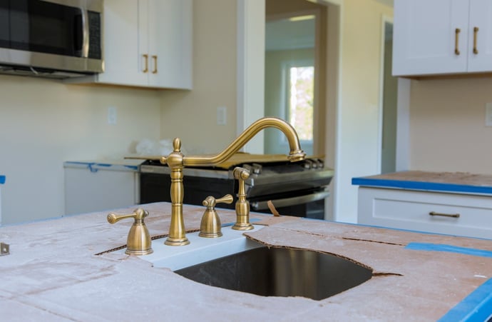 Chi paga tra proprietario e inquilino per infiltrazioni acqua in casa in affitto