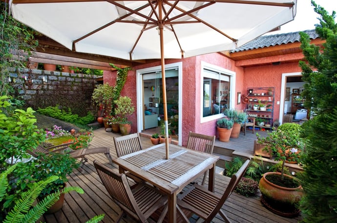 Come ampliare la casa sfruttando il giardino? Idee e procedure per farlo