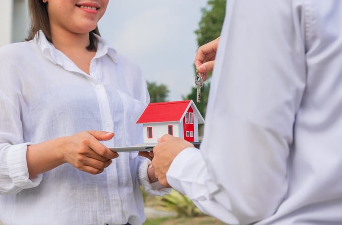Come avere vantaggi fiscali intestando seconda casa a moglie o parenti e non pag