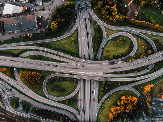 Come cambiano le multe auto nel 2025 per 5 aspetti in base al nuovo Codice della