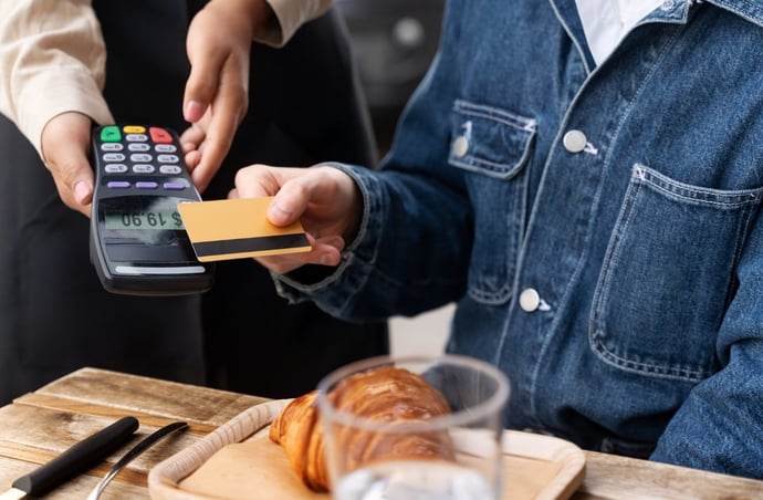 Come capire se bancomat � anche carta di credito? Come si fa a sapere e che cosa