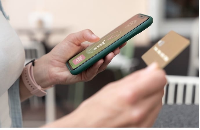 Come caricare il proprio bancomat su cellulare e pagare con lo smartphone? Istru