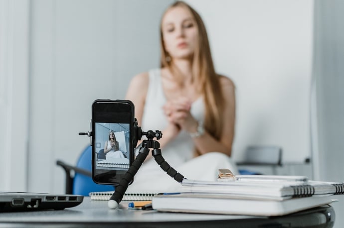 Come funziona assenza ingiustificata lavoratori telecomunicazioni CCNL 2025 e in