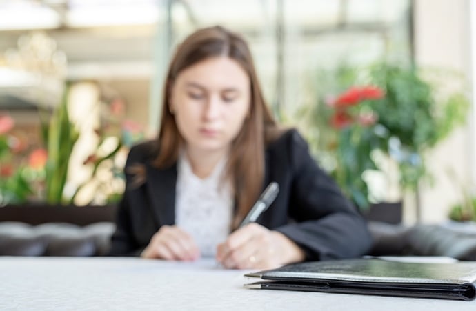Come funziona la fattura differita e quando e in che modo si deve fare