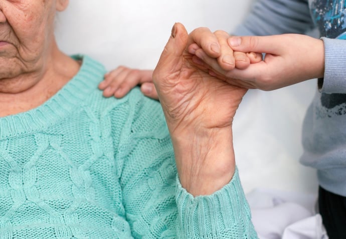 Come funziona legge 104 per assistere genitore anziano