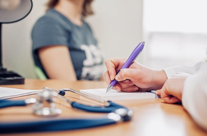 Come funziona lo sconto sui contributi e l'esonero 2024 per medici iscritti Enpa