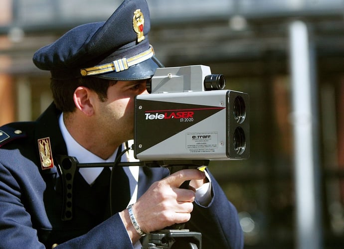 Come funzionano i telelaser, controlli, distanza e multe 