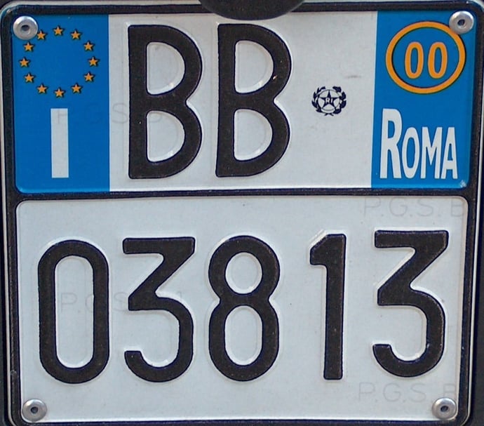 Come funzionano le targhe automobilistiche italiane? 