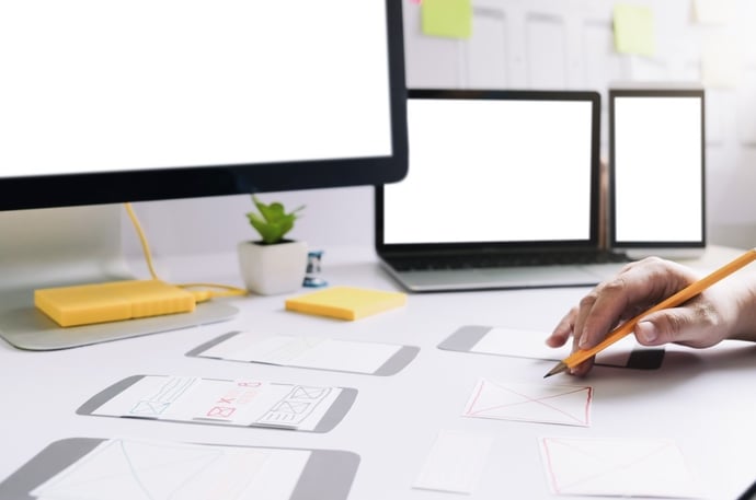 Come incide l'assenza ingiustificata sul lavoro su ferie e permessi per norm